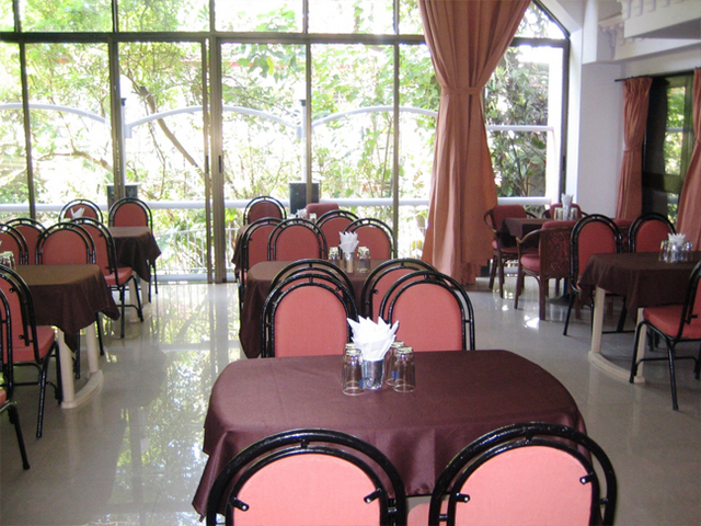 La Revival Hotel Khandala Restaurant
