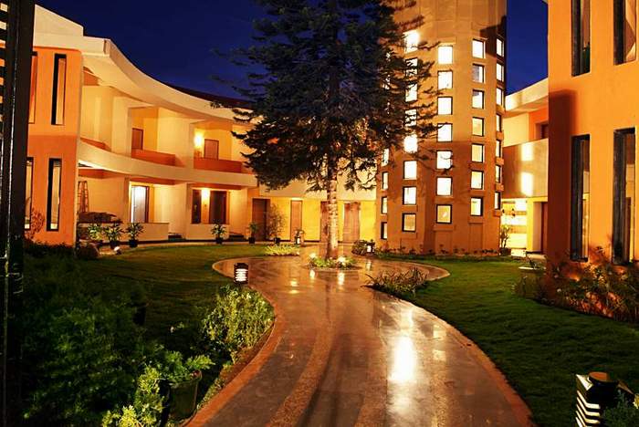 Sahil Sarovar Portico Hotel Khandala